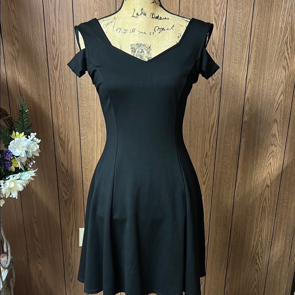 Ins Nova Size S Elegant Black Cold Shoulder Dress